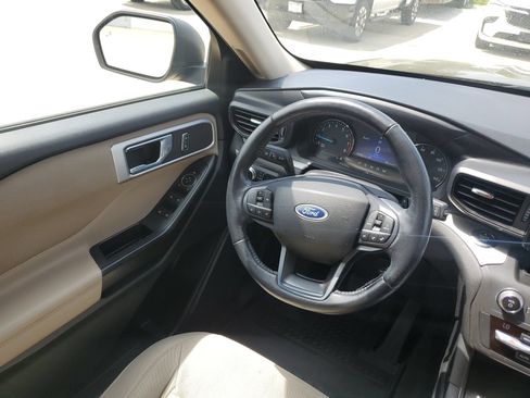 Used 2020 Ford Explorer XLT AWD/4WD image 17