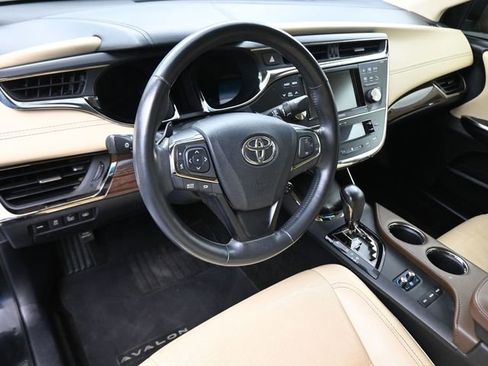 Used 2013 Toyota Avalon Limited image 16