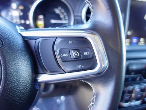 Used 2022 Jeep Wrangler Unlimited Sahara AWD/4WD image 15