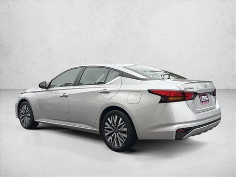 Used 2024 Nissan Altima 2.5 SV image 7