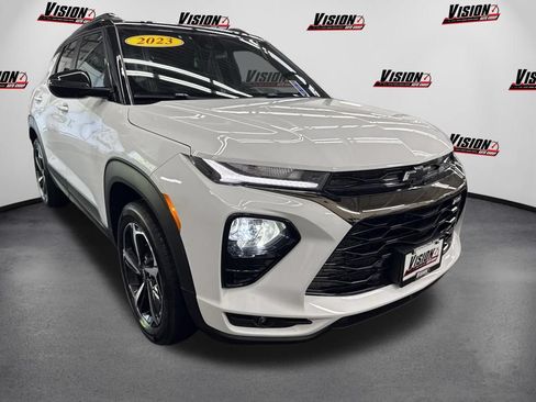 Used 2023 Chevrolet TrailBlazer RS w/ Sun and Liftgate Package AWD/4WD image 3