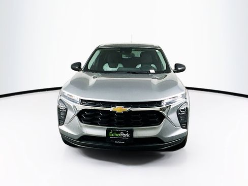 Used 2024 Chevrolet Trax LS image 2