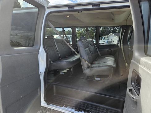 Used 2020 Chevrolet Express 3500 LS RWD image 21