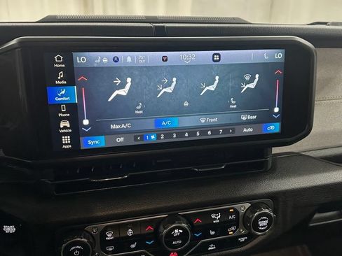 Used 2024 Jeep Wrangler Unlimited w/ Convenience Group AWD/4WD image 22