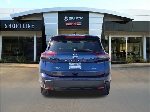 Used 2025 Nissan Rogue SV AWD/4WD image 4