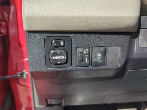 Used 2014 Toyota RAV4 LE FWD image 17