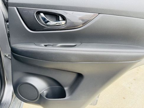 Used 2019 Nissan Rogue SV FWD image 25