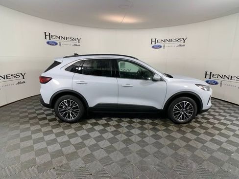 Used 2025 Ford Escape SE image 9