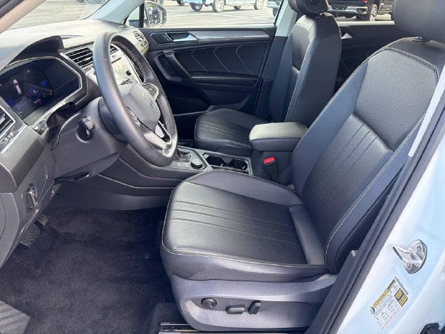 Used 2023 Volkswagen Tiguan SE w/ Panoramic Sunroof Package AWD/4WD image 10