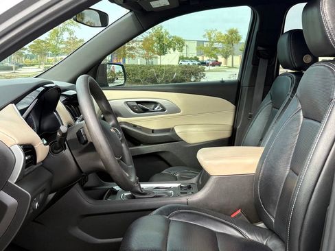 Used 2022 Chevrolet Traverse LS FWD image 26