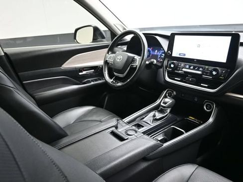 Used 2024 Toyota Grand Highlander FWD image 19