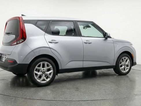 Used 2025 Kia Soul LX w/ LX Technology Package FWD image 9