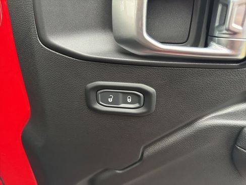 Used 2024 Jeep Gladiator Mojave w/ Technology Group AWD/4WD image 14