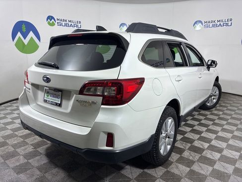 Used 2017 Subaru Outback 2.5i Premium image 11