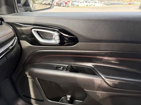 Used 2025 Jeep Compass Trailhawk w/ Trailhawk Elite Group image 24