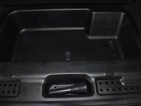 Used 2020 Jeep Wrangler Unlimited Sahara image 32