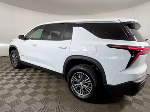 Used 2024 Chevrolet Traverse LS FWD image 6
