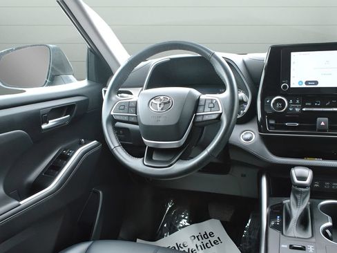 Used 2023 Toyota Highlander XLE AWD/4WD image 27