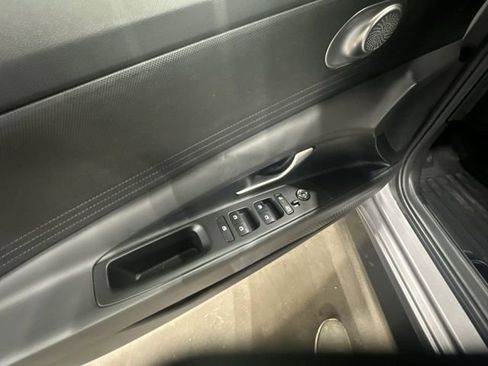 Used 2025 Hyundai Elantra SE FWD image 19