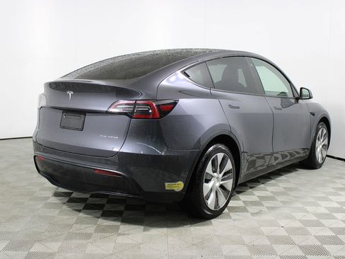 Used 2021 Tesla Model Y Long Range image 24