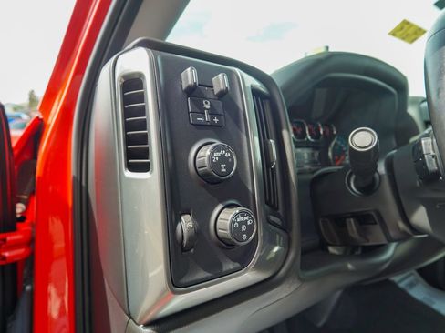 Used 2018 Chevrolet Silverado 1500 LT w/ LT Fleet Convenience Package AWD/4WD image 17