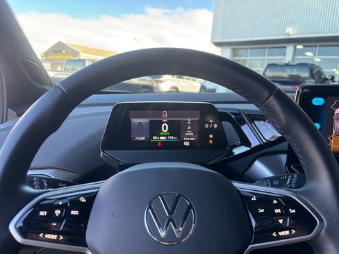 Used 2022 Volkswagen ID.4 Pro image 4