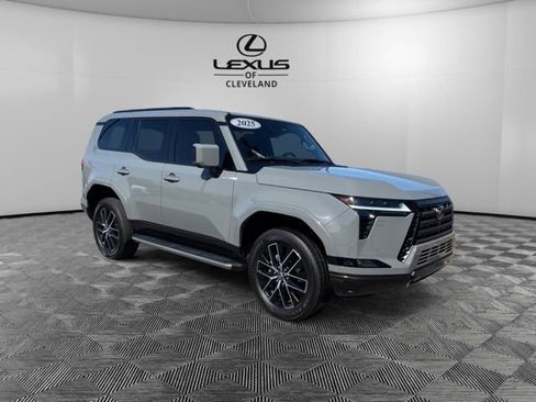 Used 2025 Lexus GX 550 w/ Accessory Package (2T) AWD/4WD image 2