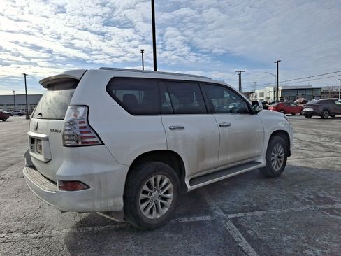 Certified 2022 Lexus GX 460 Premium w/ Premium Package image 3