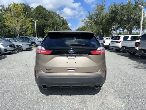 Used 2020 Ford Edge SE FWD image 5