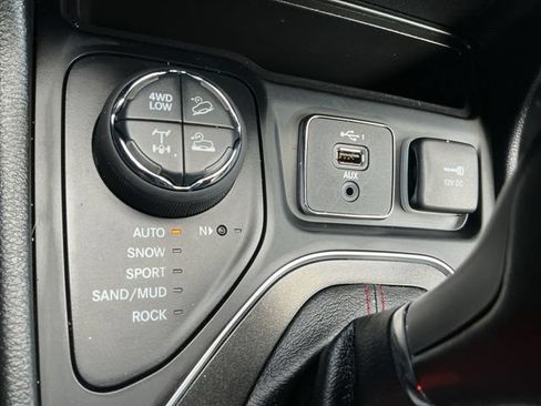 Used 2022 Jeep Cherokee Trailhawk w/ Sun, Sound & Nav Group AWD/4WD image 26