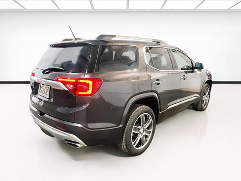 Used 2017 GMC Acadia Denali w/ Technology Package FWD image 4