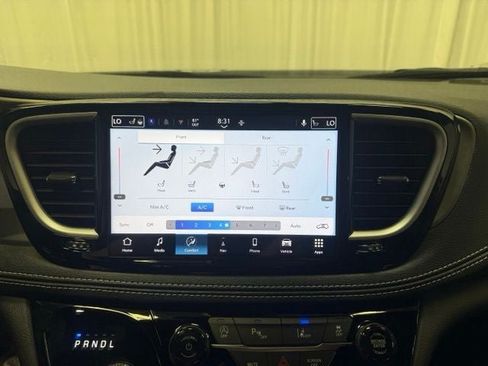 New 2027 Chrysler Pacifica Limited AWD/4WD image 20