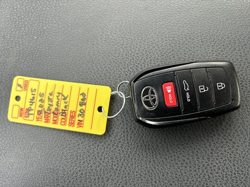 Used 2025 Toyota Camry SE image 28