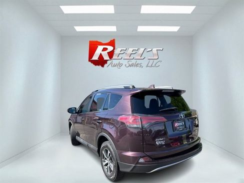 Used 2018 Toyota RAV4 XLE AWD/4WD image 29