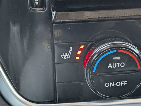 Used 2023 Nissan Rogue SL image 18