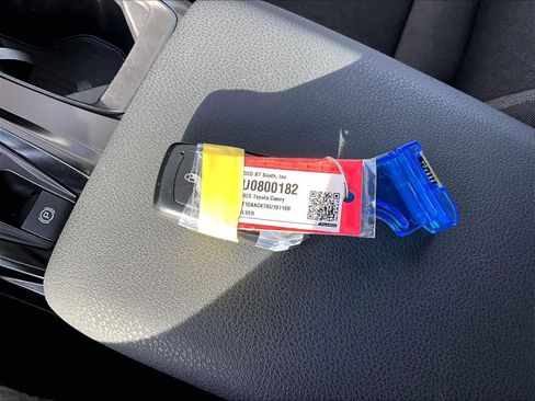 Used 2025 Toyota Camry LE image 31