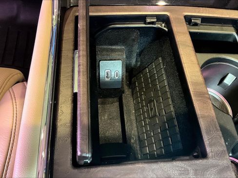 Used 2024 Lincoln Navigator L Reserve AWD/4WD image 17