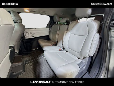 Used 2025 Toyota Sienna XLE w/ XLE Plus Package FWD image 12