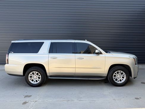 Used 2017 GMC Yukon XL SLT AWD/4WD image 10