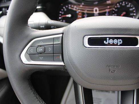 Certified 2025 Jeep Compass Limited AWD/4WD image 14