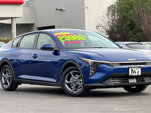New 2025 Kia K4 LXS image 2