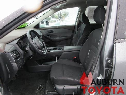 Used 2023 Nissan Rogue S image 10