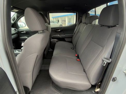 Used 2018 Toyota Tacoma TRD Off-Road image 10