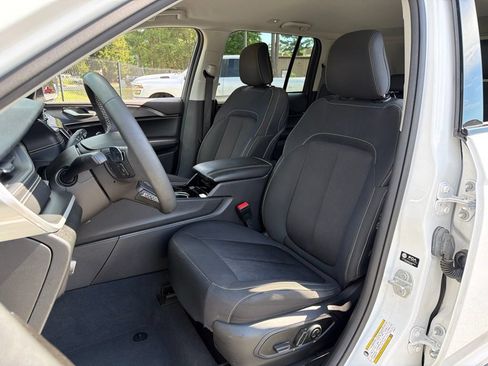 Used 2023 Jeep Grand Cherokee Laredo AWD/4WD image 18