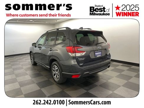 Used 2020 Subaru Forester Premium AWD/4WD image 3