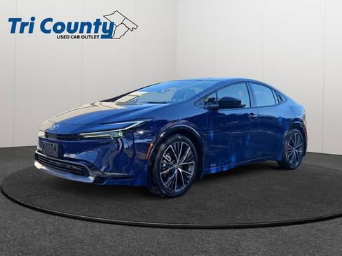 Used 2025 Toyota Prius XLE image 3