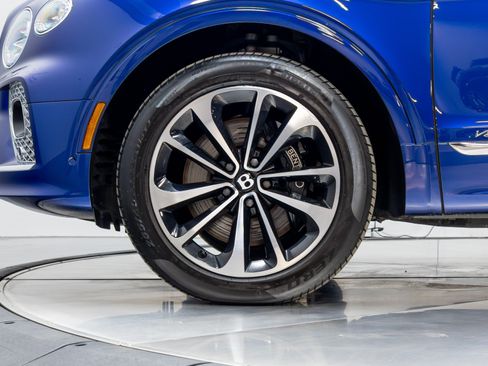 Used 2021 Bentley Bentayga w/ First Edition Specification AWD/4WD image 51