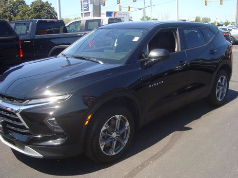 Certified 2025 Chevrolet Blazer LT AWD/4WD image 1