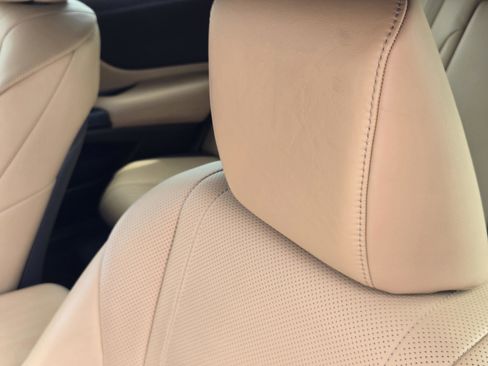 Used 2019 Lexus ES 300h w/ Accessory Package 2 FWD image 27