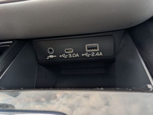 Used 2025 Subaru Outback Premium AWD/4WD image 33